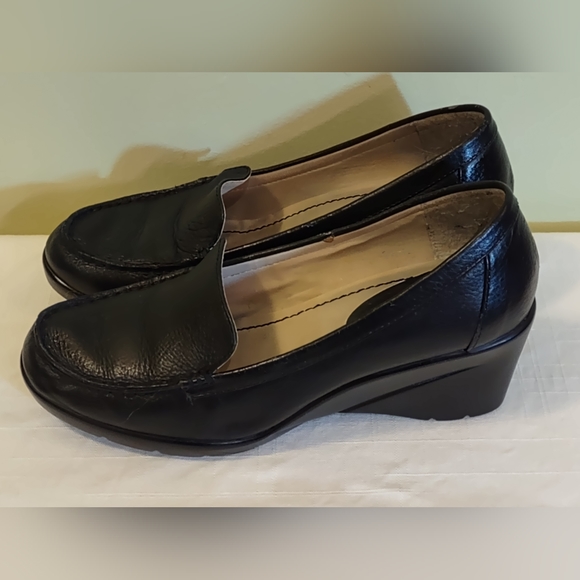 Dockers Black 2 3/4" heels Size 7 - Picture 3 of 9
